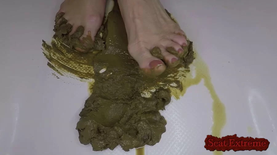 Poop - Close Up Thick Turd Foot Smashing Porn [FullHD 1080p / 180 MB]