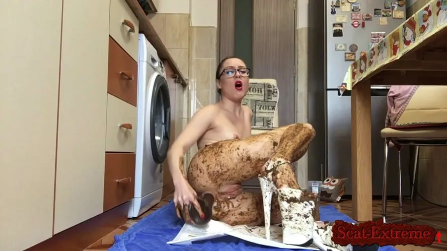 EllaGilbert FullHD 1080p Extreme Body Smearing [Scatting, Amateur]