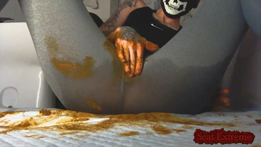 DirtyBetty FullHD 1080p Eat poop from my feet, bitch [Smearing, Panty]
