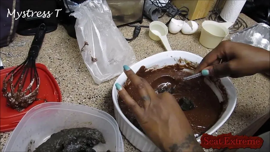 mystresstee FullHD 1080p Eat my Poo Brownies [Solo, Eating]