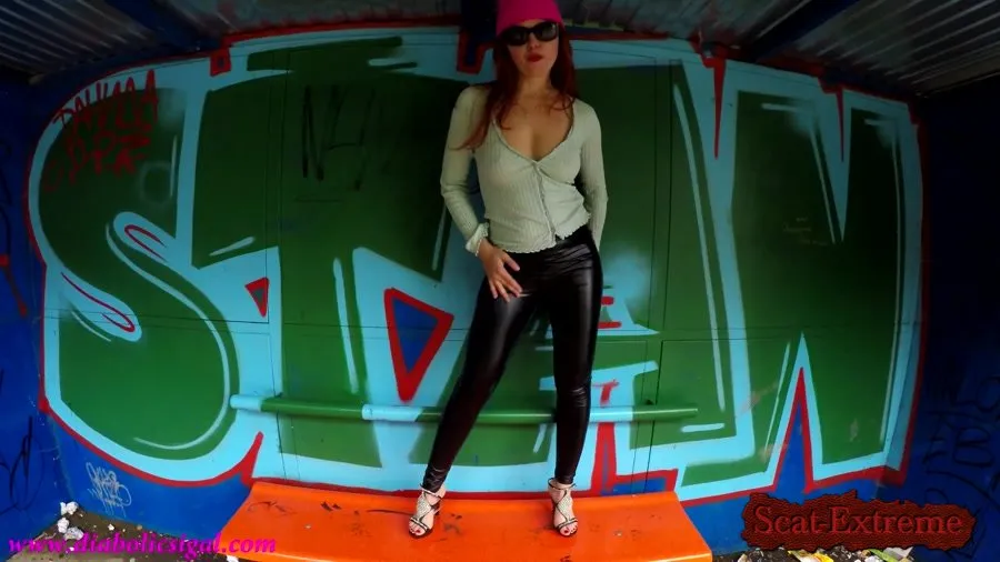 janet UltraHD 4K Pooping At The Bus Stop [Extreme Scat, Poop]