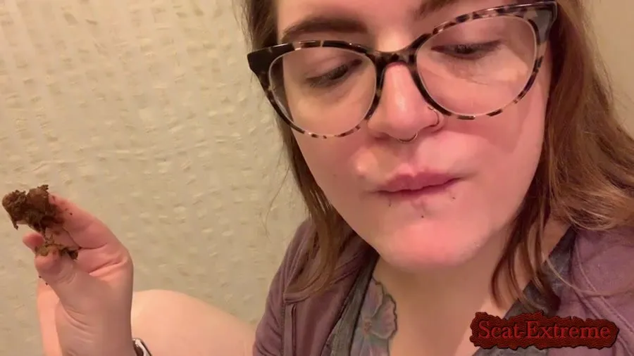 worthlessholes FullHD 1080p Eating and playing with shit [Amateur, Shitting Girls]