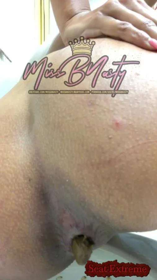 MissBNasty UltraHD 2K Two for one: Golden Shower & Big Push 2 [Extreme Scat, Solo]