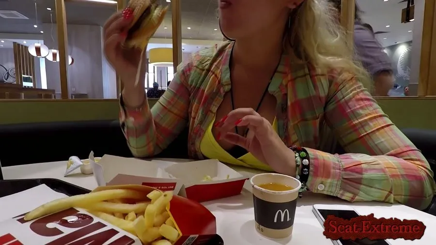 Janet FullHD 1080p McDonalds Poop and Pee [Solo, Moaning]