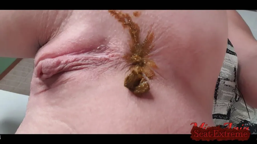 MissAnja FullHD 1080p Sexy Squat And Shit/POV [Young Girls, Amateur]