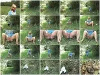 Ana Didovic SD Poo in Nature [Solo, Milf]