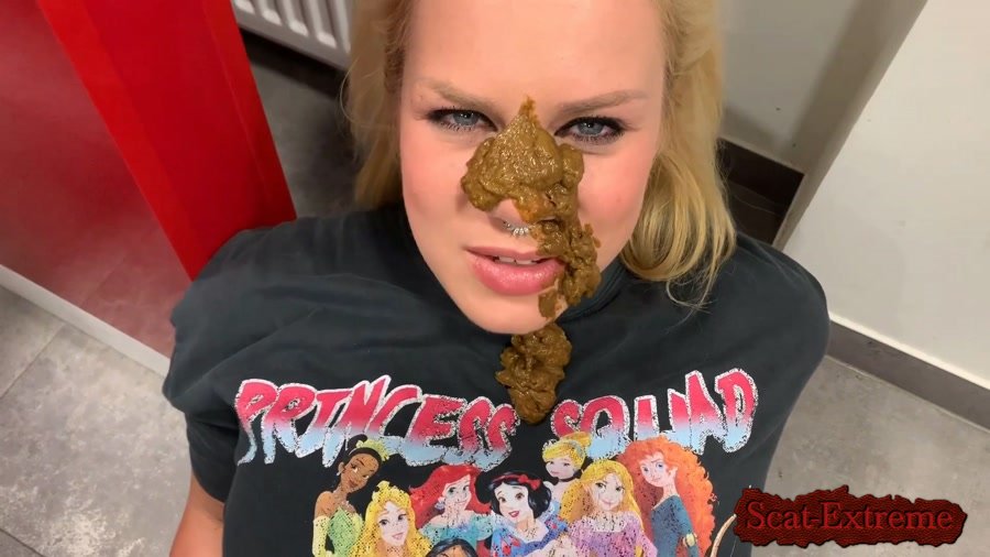 Devil Sophie FullHD 1080p He shits me in the face Devil Sophie - Public brazen shit in the burger car in front of the burger shop! [Domination, Humiliation, Face]