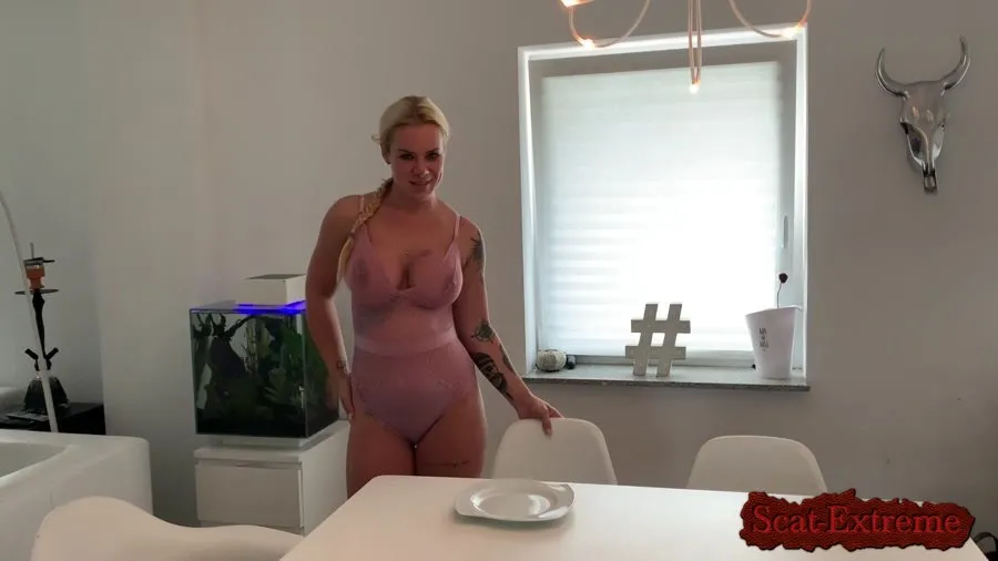 SteffiBlond UltraHD 4K Breakfast is ready - I come kack and piss your plate full with Devil Sophie [Pee, Piss]