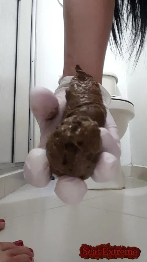 CherryPie UltraHD 2K Cherry pooping in bath [Big pile, Kaviar Scat]
