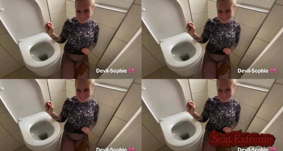 Devil Sophie (SteffiBlond) - Come and shit on my nylon tights - violent diarrhea [UltraHD / 222.95 MB]