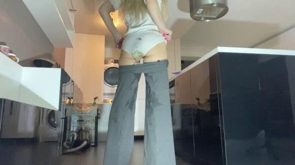 Solo - Office pants panty poop custom from a slender blonde [FullHD 1080p / 1.26 GB]