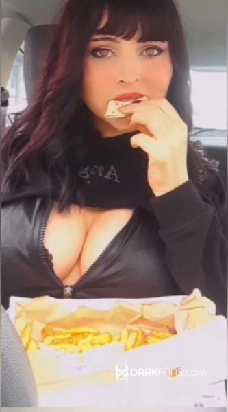 Domina Marbella - French fry feeding time for slav [UltraHD 2K / 137 MB]