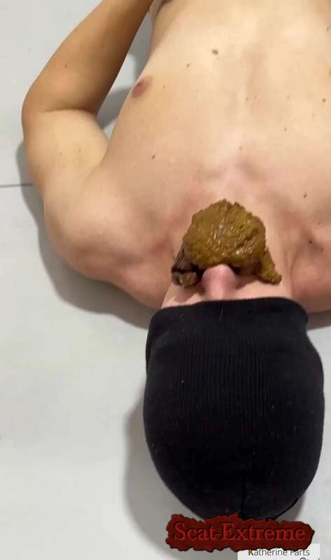 Katherine Farts - Pile of shit [HD 720p / 26.4 MB]