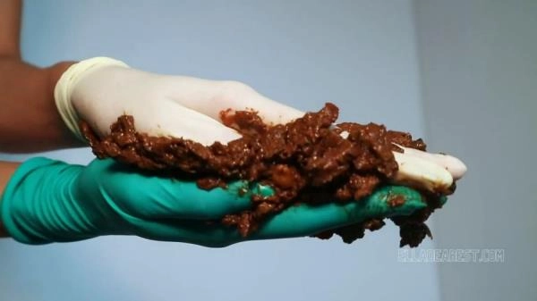 Ella Dearest aka Efro Ella - ASMR GLOVED HAND POOP [HD 720p / 66.7 MB]