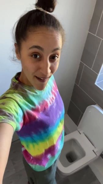 Ella Dearest aka Efro Ella - Silence In The Toilet [FullHD 1080p / 74.5 MB]
