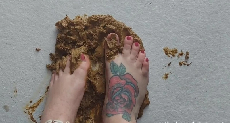 Lady Phoenix - Shit flavour feet [HD 720p / 63.67 MB]