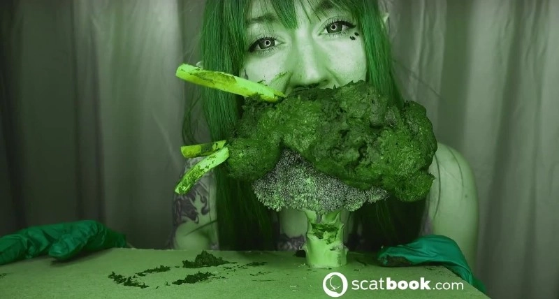 SweetBettyParlour - I am the Green Giant [HD 720p / 223.96 MB]
