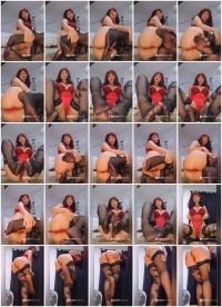 Domina Marbella - Me encanta el fetichismo. Hoy foot fetish en lencería roja [UltraHD 2K / 72.7 MB]