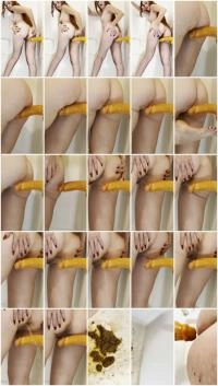 FreckledRED - Enema in the Shower [HD 720p / 32.9 MB]