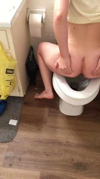 Scatqueen420 - Shitting Compilation 3 [SD / 74.3 MB]