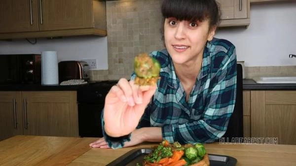 Ella Dearest aka Efro Ella - Sunday Dinner [HD 720p / 59.6 MB]