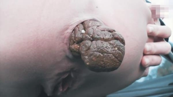 Mia Skye aka MiaRoxxx - Car Piss And Shit [HD 720p / 16.5 MB]