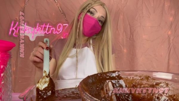 KnkyKttn97 - Kinky Bakery [HD 720p / 506 MB]
