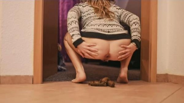 Mia Skye aka MiaRoxxx - Going To Bed [HD 720p / 11.2 MB]