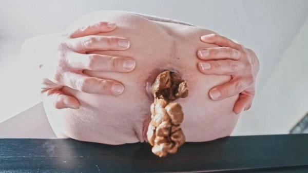 Mia Skye aka MiaRoxxx - Eat This And Stick Your Tongue In [HD 720p / 8.18 MB]