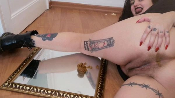 Badkithy - Beautiful Goth Shits In Mirror [FullHD 1080p / 628 MB]