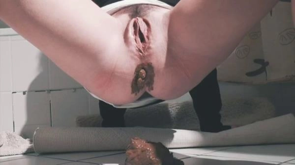 Mia Skye aka MiaRoxxx - Mess In The Bathroom [HD 720p / 11.3 MB]