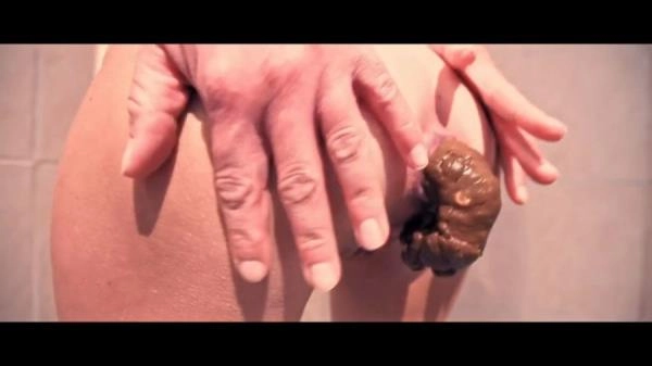 Mia Skye aka MiaRoxxx - Shower Pooping [HD 720p / 23.9 MB]