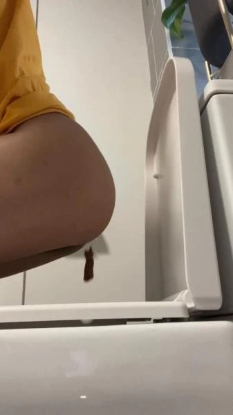 Ella Dearest aka Efro Ella - VIEW FROM BESIDE MY TOILET [SD / 15.7 MB]