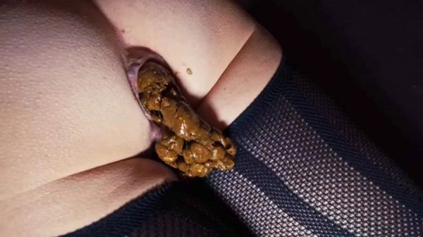 Mia Skye aka MiaRoxxx - Stockings Poop [HD 720p / 17.6 MB]