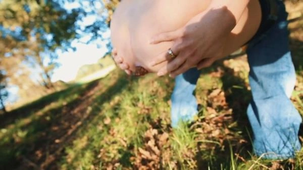 Mia Skye aka MiaRoxxx - Summer Outdoor Poop [HD 720p / 21.5 MB]