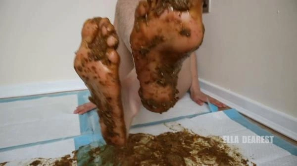 Barefoot Poop Trampling [HD 720p / 42.3 MB] Scatbook.com