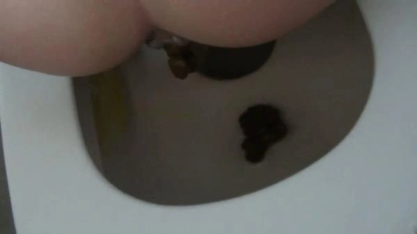 KV As Desired On The Toilet [FullHD 1080p / 58.9 MB] Amarotic