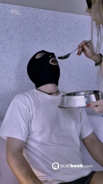 Miss Infinity - PRIMERA VEZ CON MI RETRETE HUMANO FIRST TIME WITH MY HUMAN TOILE [SD / 151 MB]