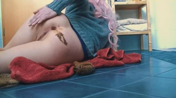 Glass Dildo And Big Shit [HD 720p / 33.5 MB] Filthygrid.com