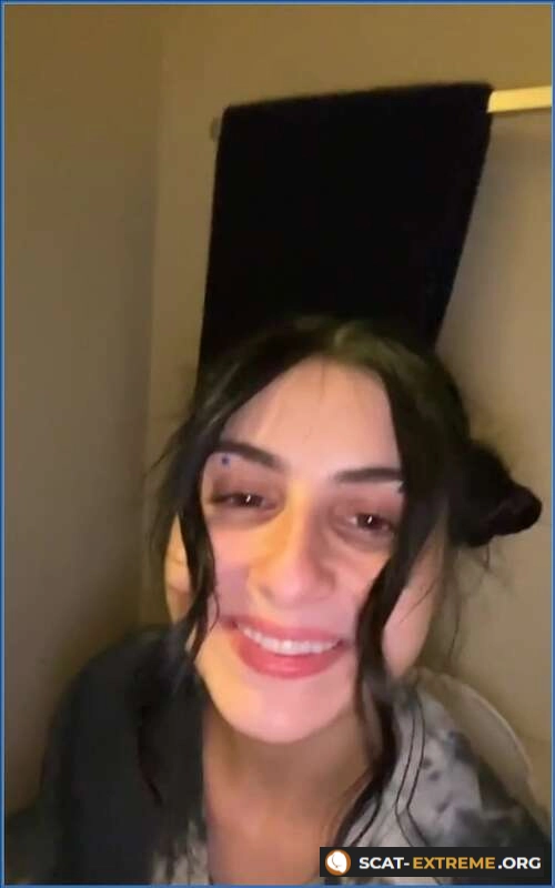 Kaitlyn Katsaros - Midnight pee with Kait lmao [HD 720p / 9.74 MB]