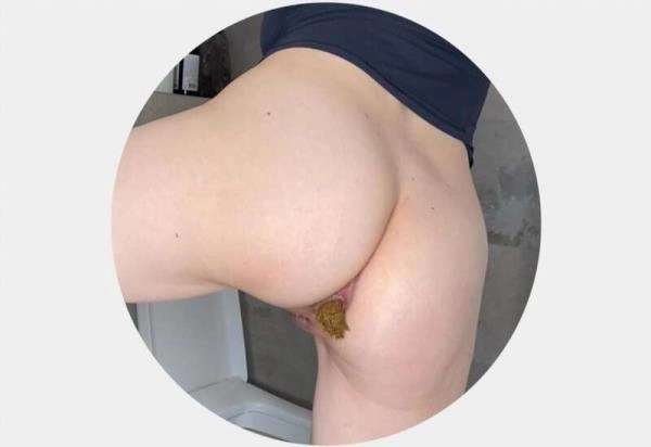 A Different Poop Smell [4K UltraHD / 1.31 GB] FemScat.com