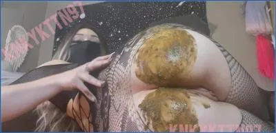 KnkyKttn97 Delves into Extreme Scat Play in Brown Buns