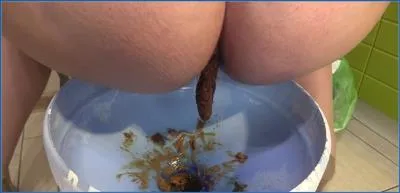 MilanaSmelly uses extreme domination with brutal vomit in Russian scat video