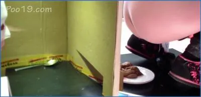 MilanaSmelly in Extreme Coprophilia: Toilet Slave Eating and Smearing