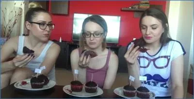Eleanor Wild and Êlla Gilbert in a 3some Baking footage with Filthy Fisting and Brutal Smearing