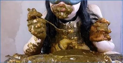 Anna Coprofield Defecates, Smears, and Fingers in Her Private Dinner