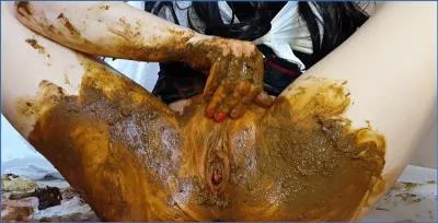 Anna Coprofield Takes Command: Wild Defecation and Fingering in POV