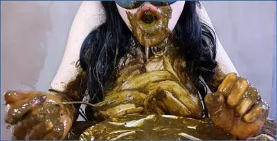 Anna Coprofield Shits, Smears and Eats in Her Private Dinner