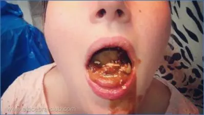 Elecebra Shits, Smears, and Dominates with Extreme Diarrhea