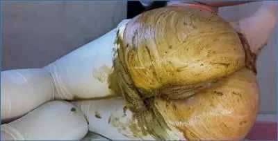Anna Coprofield Defecates in White Leggings with Mask and Food